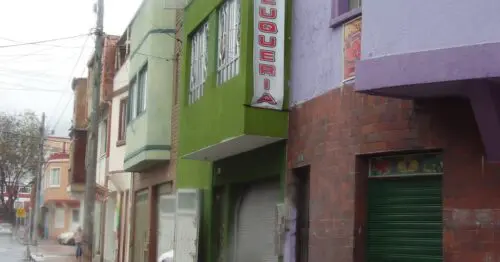 PELUQUERIA CALLE 3 CON 18C PELUQUERIA CALLE 3 CON 18C